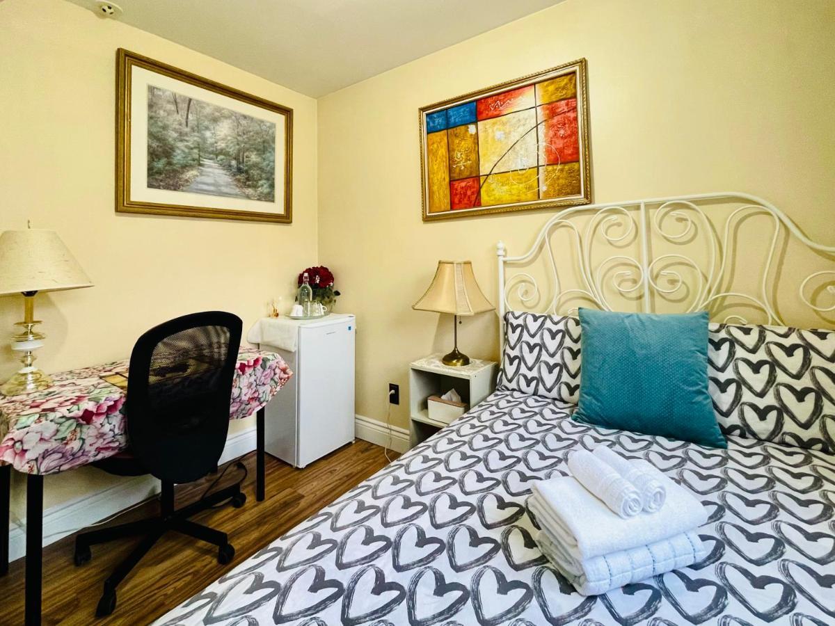 Perfect Home-Private Washrooms,Free Parking,High Speed Net 多伦多 外观 照片